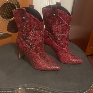 Jessica Simpson 🔥 Red Snakeskin Heeled Boots
